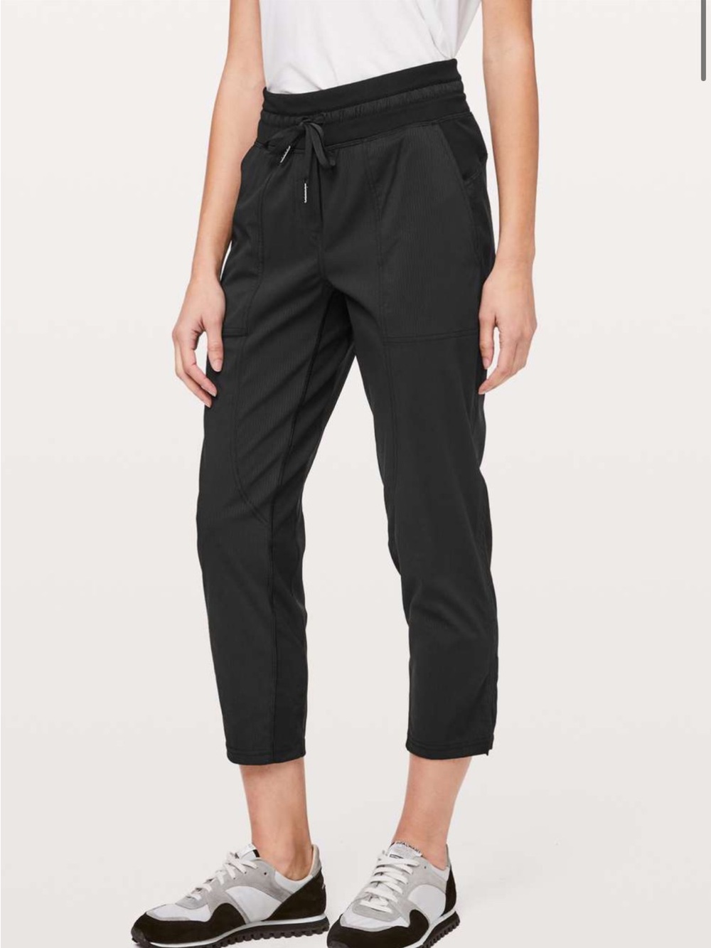 🍋Lululemon Dance Studio Black cropped Joggers Size 2